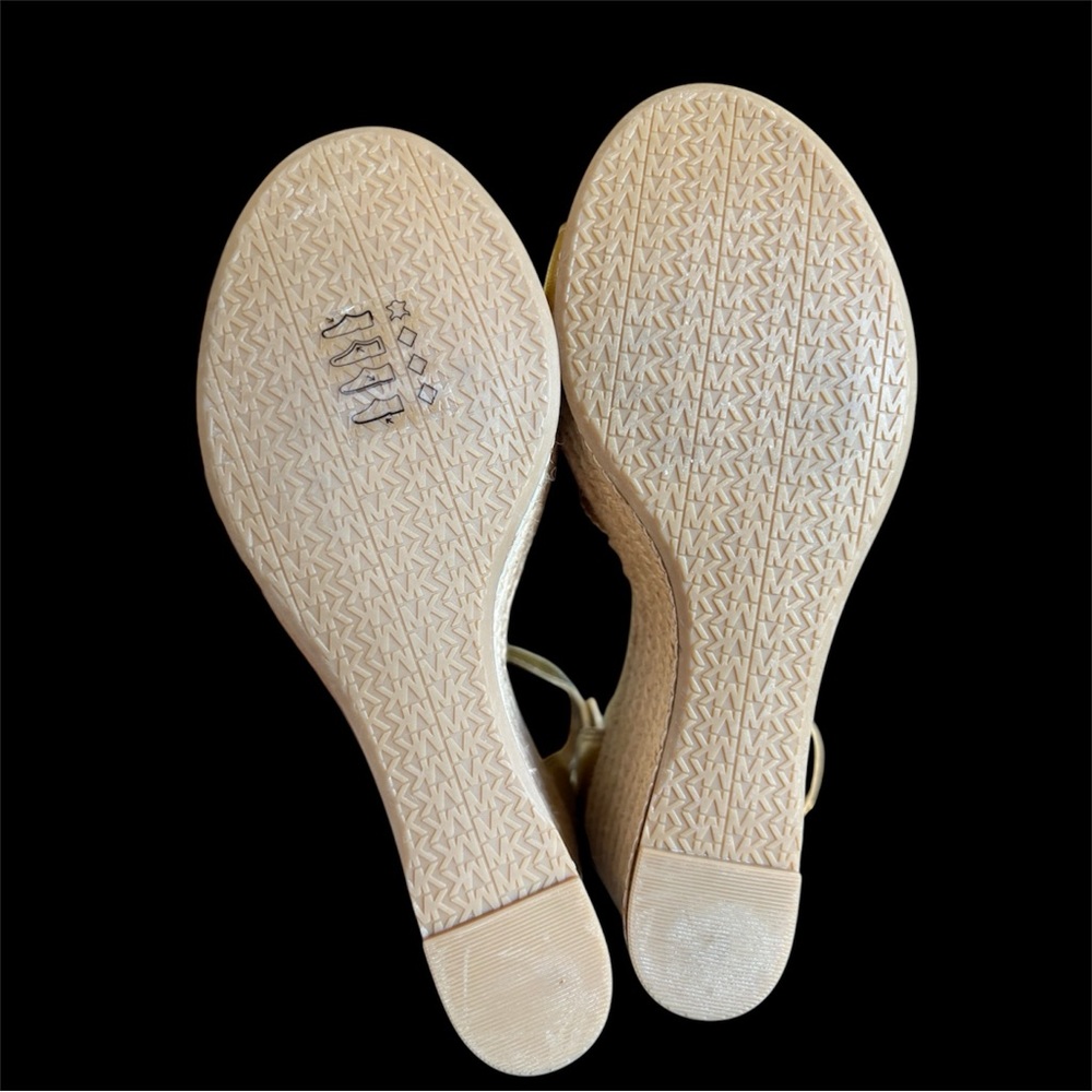 Michael Kors Lucinda/Leighton Style
Metallic Gold Espadrille Wedge
Sandal 8 NWOB - Picture 9 of 15